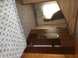 Лоджи Guest House U Myrona Яремче Трехместный номер с общей ванной комнатой-2