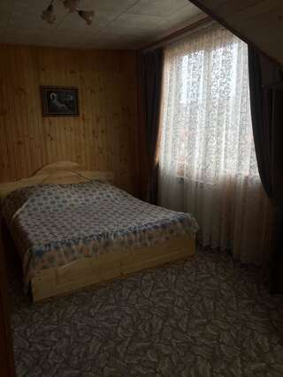 Лоджи Guest House U Myrona Яремче Трехместный номер с общей ванной комнатой-4