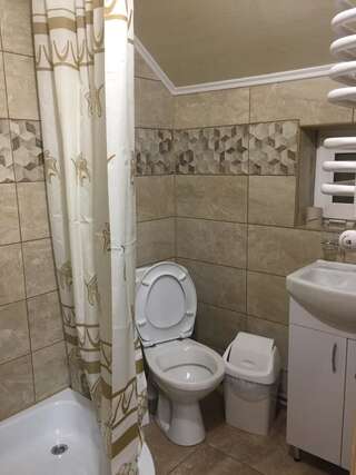 Лоджи Guest House U Myrona Яремче Трехместный номер с балконом-5