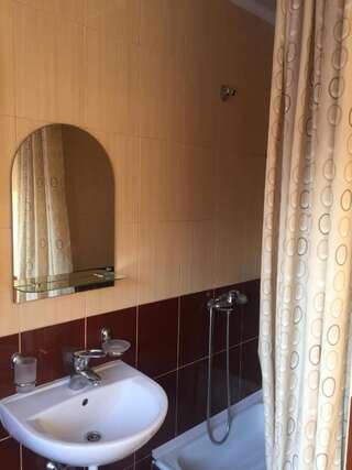 Лоджи Guest House U Myrona Яремче Трехместный номер с балконом-4